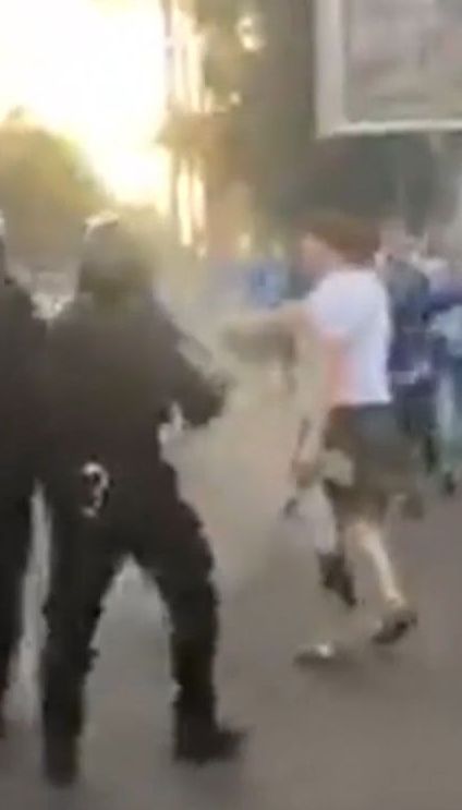 В Днепре марш футбольных фанатов "Динамо" и "Шахтера" перерос в драку