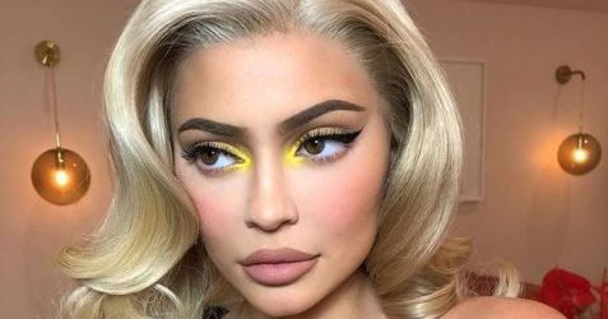 Свічки та тисячі троянд: Кайлі Дженнер показала, який сюрприз влаштував їй коханий