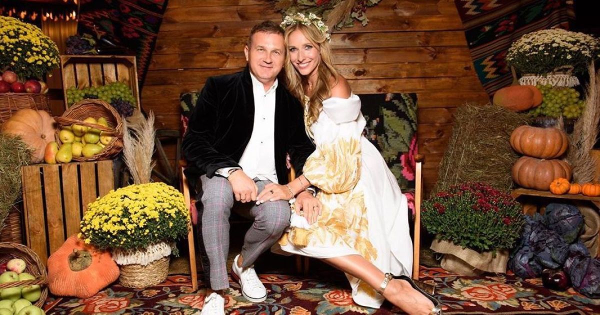 Осадча без макіяжу з чоловіком Горбуновим прогулялися вулицями Парижа