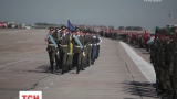Приталений силует, незвичні деталі та нові кольори: українське військо одягнеться у нову форму