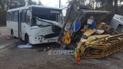 На виїзді з Києва маршрутка протаранила вантажівку, постраждав водій
