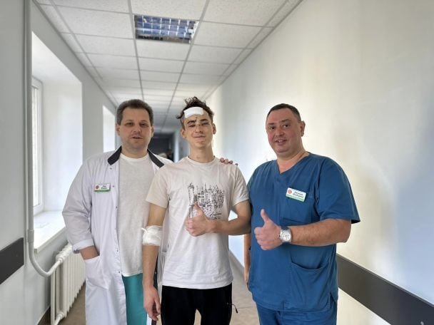 Медики спасли студента, пострадавшего в ДТП с буйволом / © Перше медичне об'єднання Львова