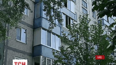 В Киеве вооруженный гранатой мужчина взял в заложники ребенка