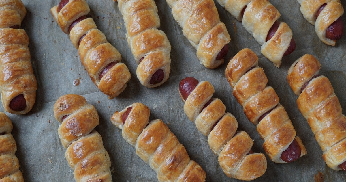 Сосиски в листковому тісті в духовці