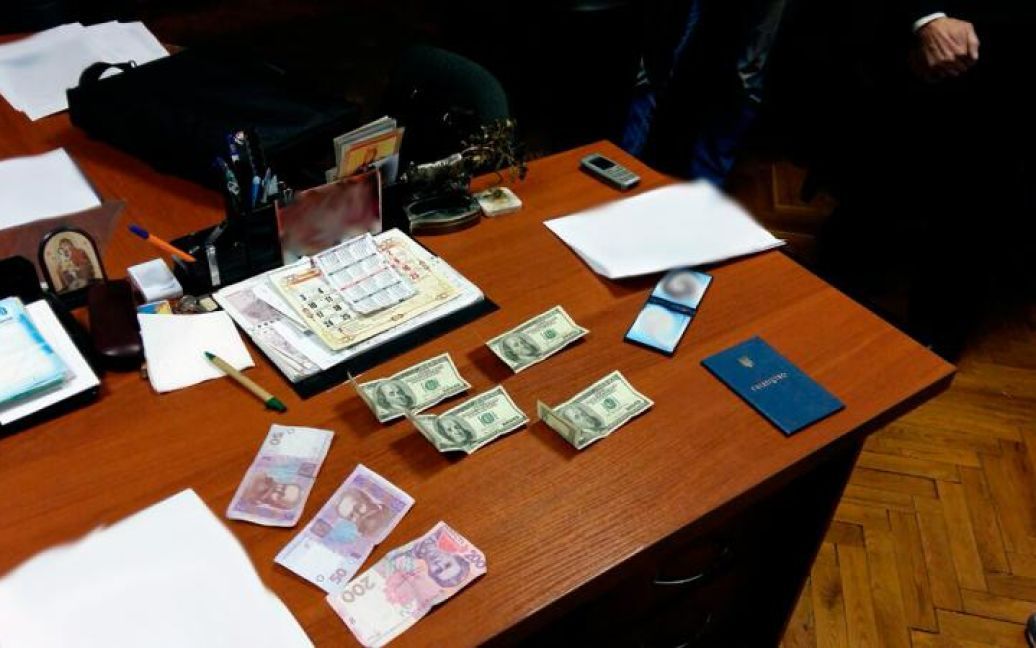 Детективи НАБУ спіймали на "гарячому" суддю-хабарника / © Національне антикорупційне бюро України