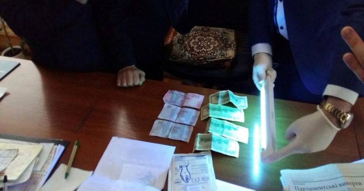 Чиновник требовал деньги от представителя предприятия (АРХИВ)