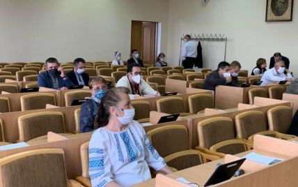15 работников слегли с пневмонией: в городском совете Червонограда обнаружили вспышку коронавируса
