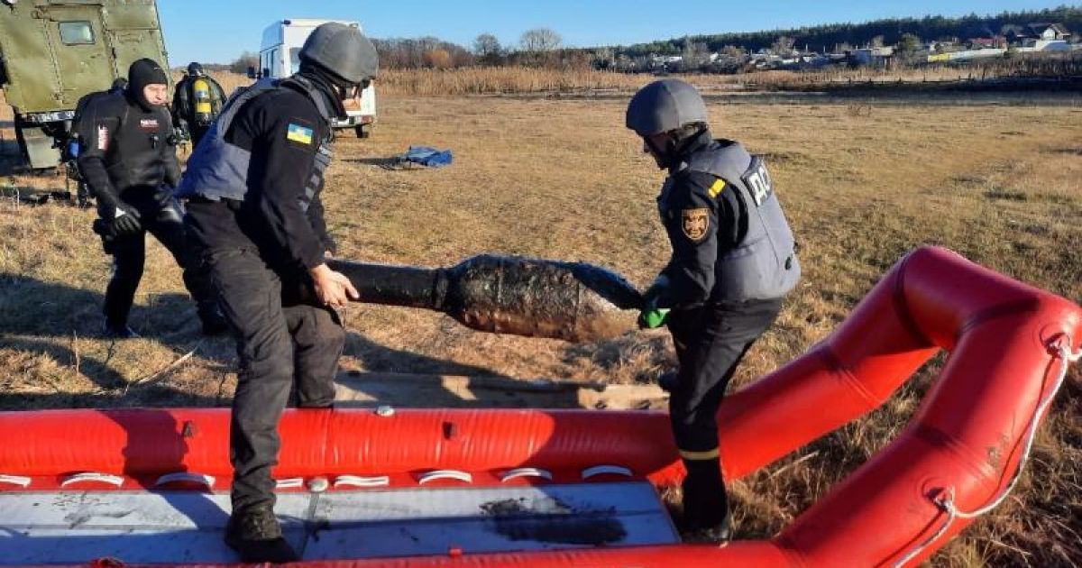 У Харківській області на дні місцевого озера знайшли реактивний снаряд