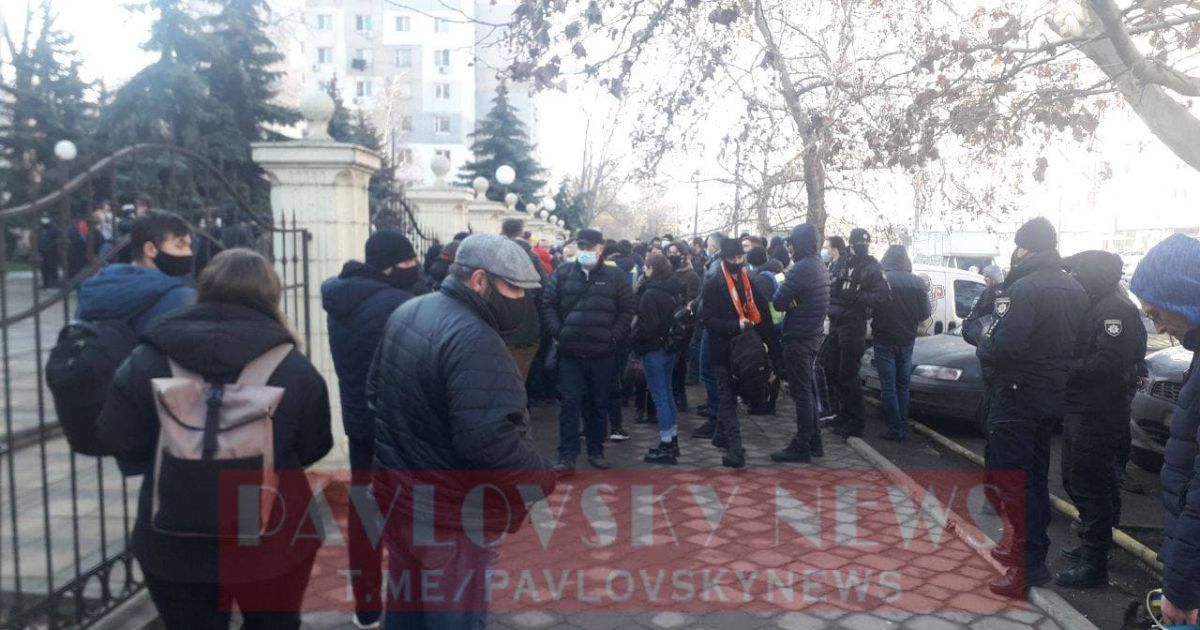 В Одесі оголосили вирок Стерненку: під судом зібралися активісти (фото, відео)