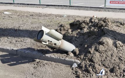В одному з районів Києва впали уламки збитої ракети - Кличко