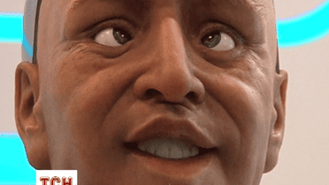 На електронному ярмарку в Гонконзі показали робота-гуманоїда, який уміє кривлятися і говорити