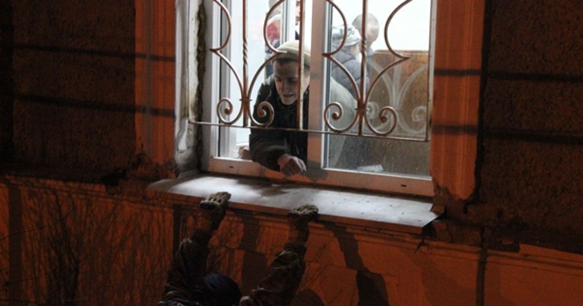 Зал суда заблокирован активистами. / © gre4ka.info