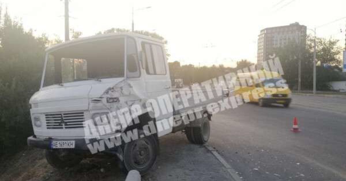 У Дніпрі вантажівка врізалася в маршрутку_4 / © Днепр оперативный