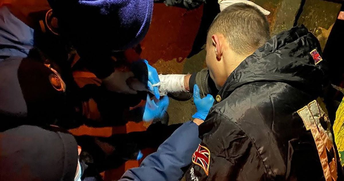 Втратив багато крові: у Миколаєві хлопець порізав собі вени після сварки з батьками 
