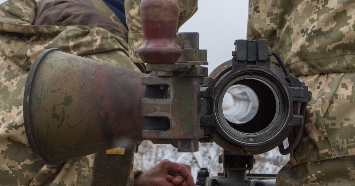 Снайпер у Авдіївці і зенітки в Широкиному: за добу бойовики порушили тишу 46 разів