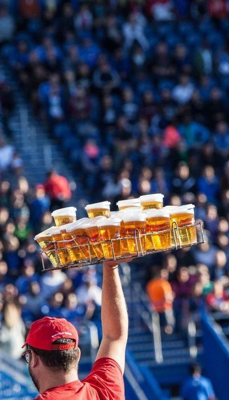 На матчах Ліги чемпіонів дозволять пити пиво