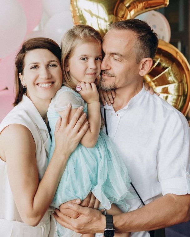 Аніта Луценко, Олександр Лозовцов та їхня донька / © instagram.com/aleksandr_lozovtsov