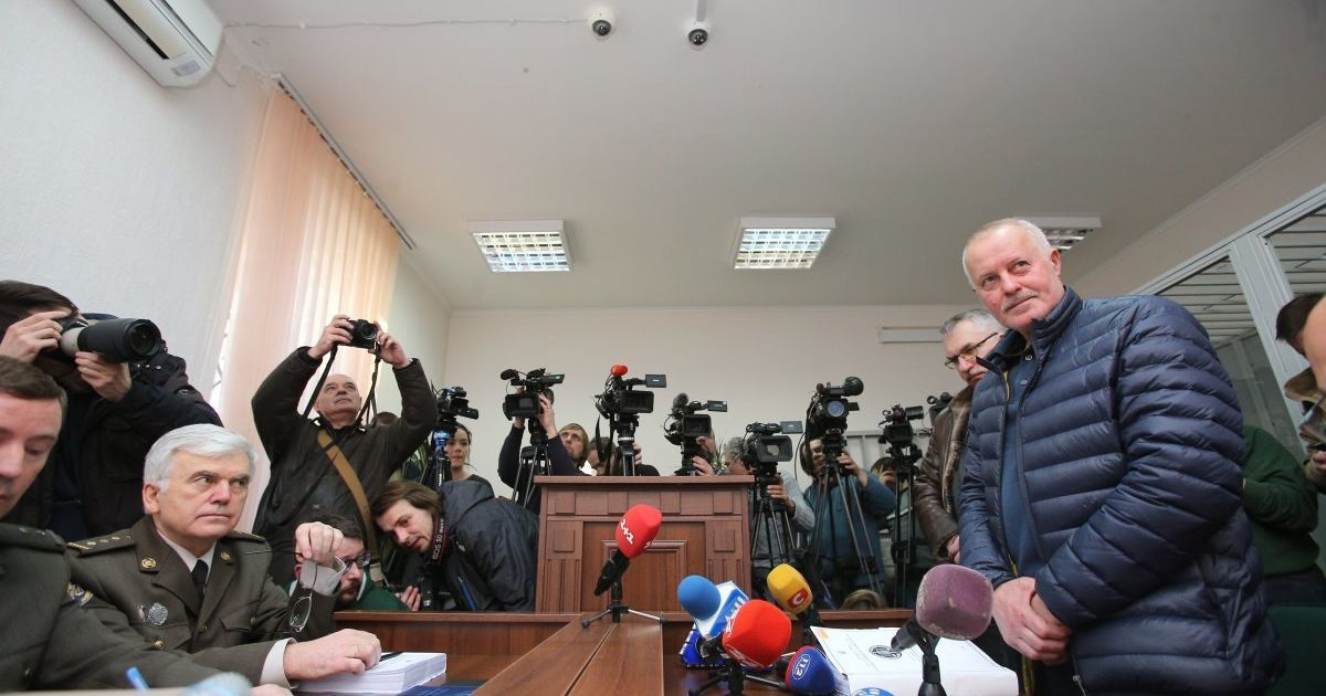 Суд у справі про зраду екс-керівника Генштабу відклали через його адвокатів
