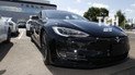 Tesla видаляє автопілот з вживаних електрокарів