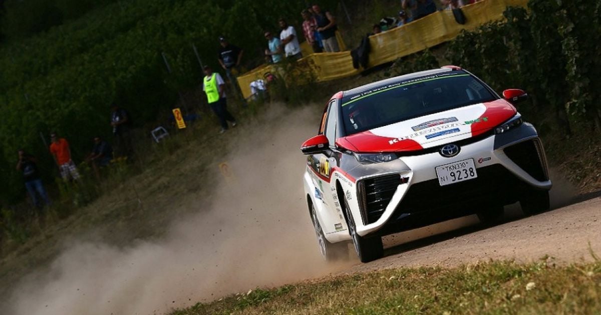 Водородная Toyota Mirai выступила на ралли