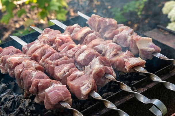 Шашлык из этого мяса получится самым вкусным и самым сочным: берите на заметку