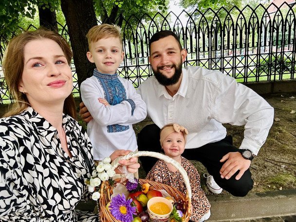 Виталий Лановский с женой и детьми