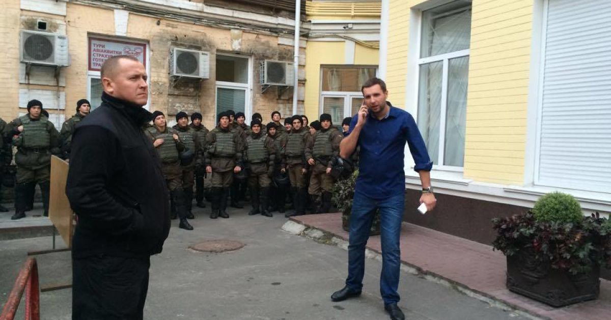 Суд над Корбаном закончился дракой, вызовом скорой и скандальной SMS-кой / © Фото Валерии Ковалинской/ТСН