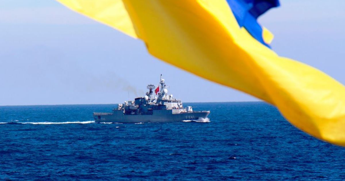 Украина приняла участие в совместных учениях типа типа PASSEX в Черном море. / © facebook/Тарас Чмут