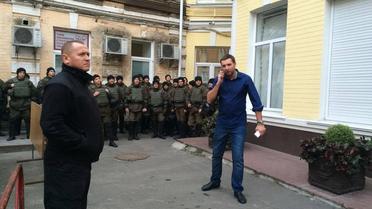 Суд над Корбаном закончился дракой, вызовом скорой и скандальной SMS-кой / © Фото Валерии Ковалинской/ТСН