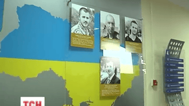 В национальном университете Днепропетровска открыли стену памяти