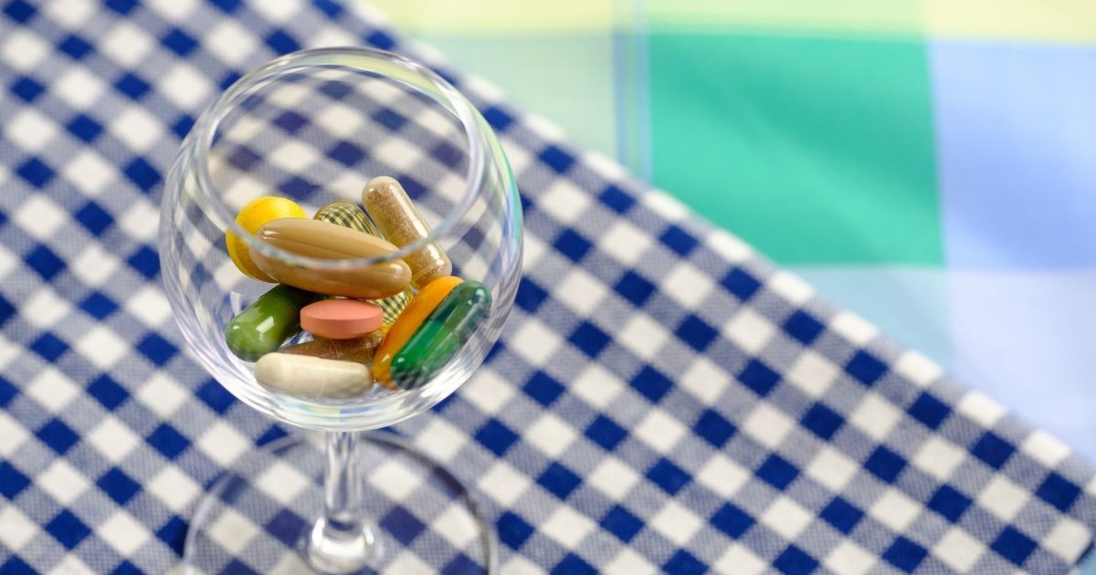 Перекис водню й аскорбінка - не ефективні. У МОЗ розвінчують міфи лікування