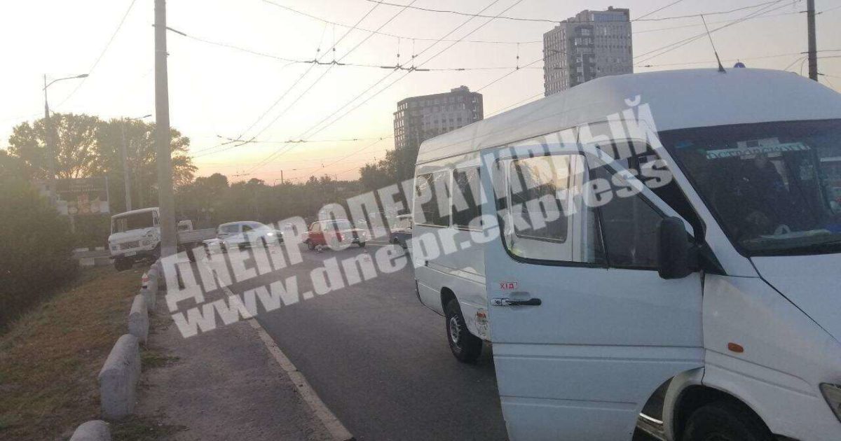 У Дніпрі вантажівка врізалася в маршрутку_1 / © Днепр оперативный