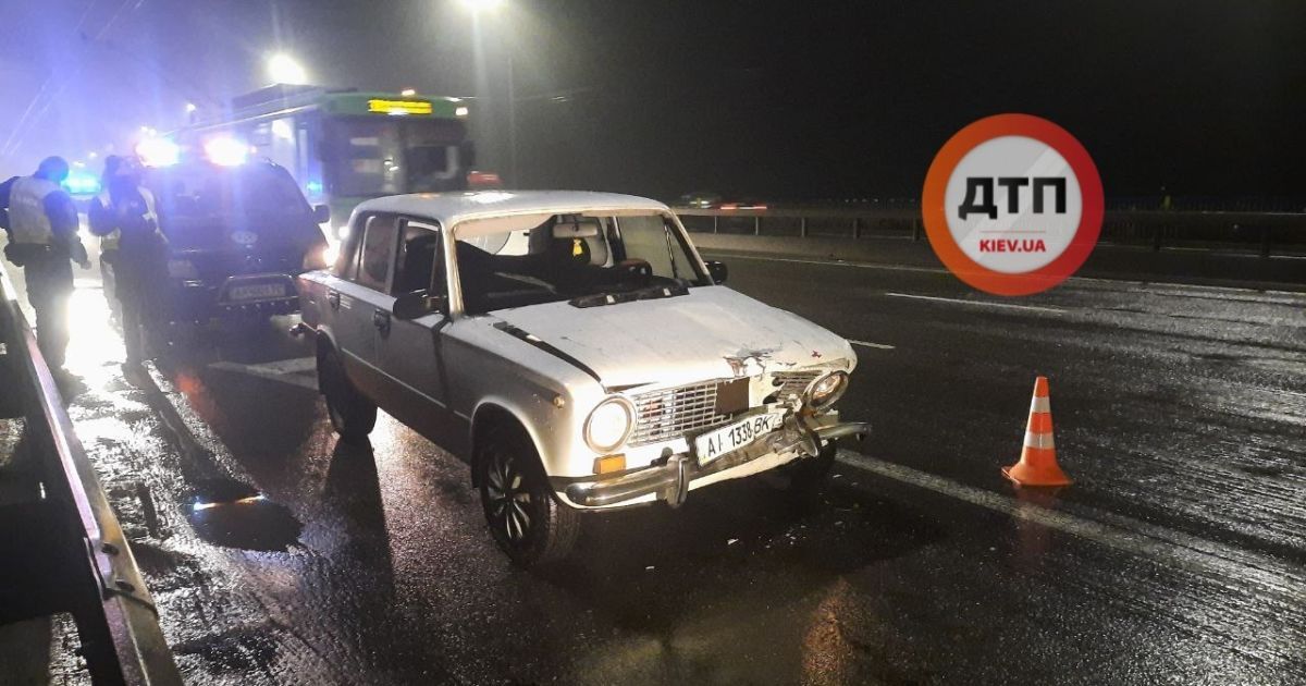 У Києві п’яний водій на ВАЗ протаранив попутну автівку