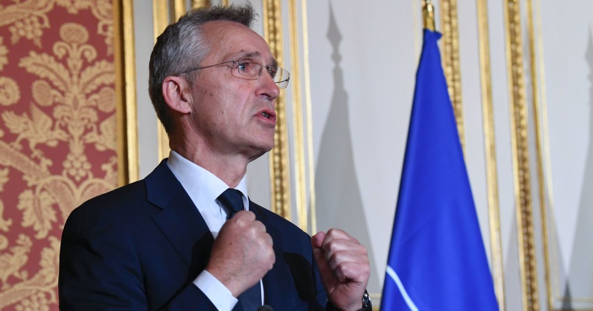 Переживает экономический упадок, но может представлять угрозу: Столтенберг о России