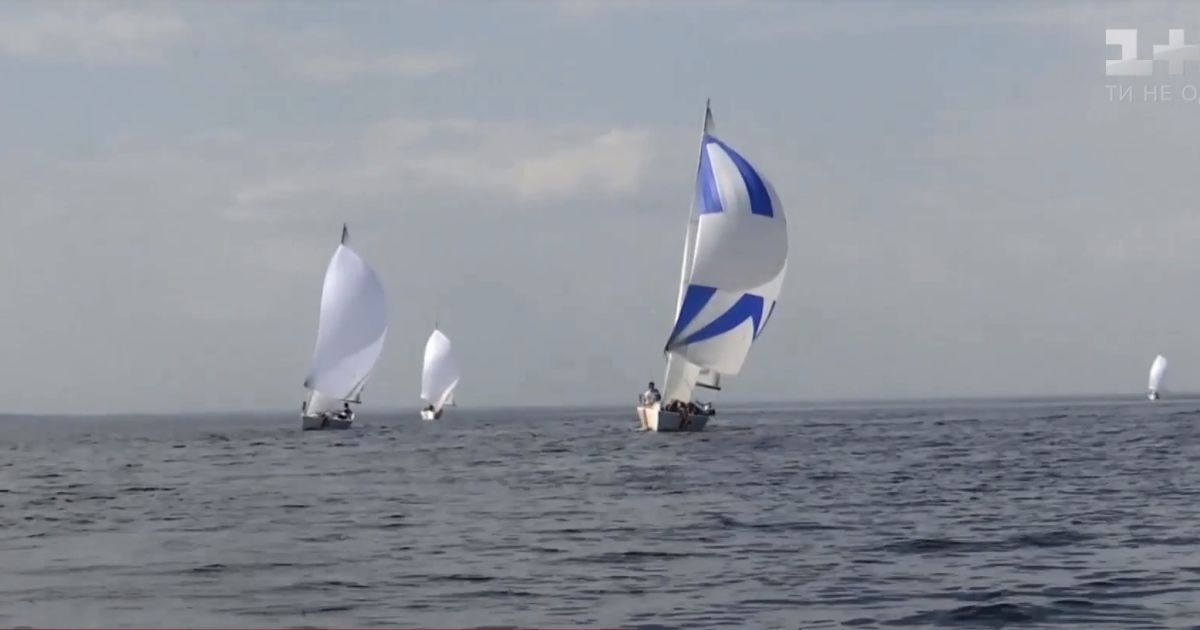 Регату на "Київському морі" сенсаційно виграла нова команда з дивною назвою
