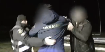 "Я сегодня буду знать, где ты живешь": на Киевщине депутат напал на полицейских и плевался им в лицо