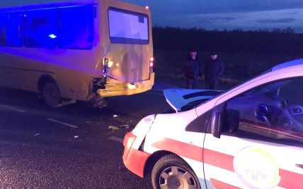 В тройной аварии во Львовской области погиб пациент скорой: фото, видео