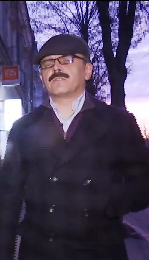 Замаскированный мэр Житомира прокатился в троллейбусе, чтобы узнать мнение о своей работе