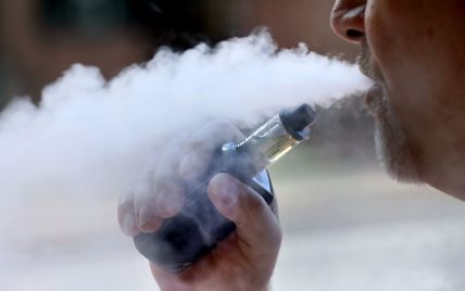 Мировые эксперты призывают ВОЗ смягчить регулирование вейпов и табака для нагревания - Courier Mail