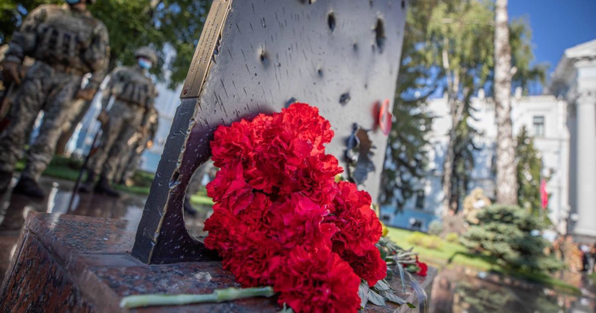 Близько пів тисячі правоохоронців загинуло під час війни на Донбасі - Аваков