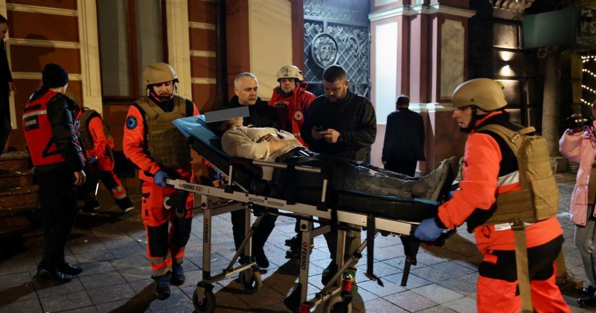 Внаслідок ракетного удару поранення отримали семеро людей