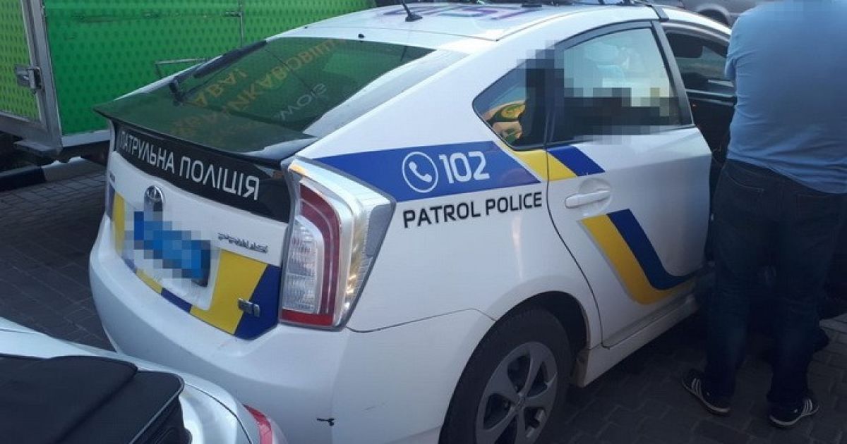 Під Києвом маршрутка влетіла у вантажівку: є загиблі і поранені