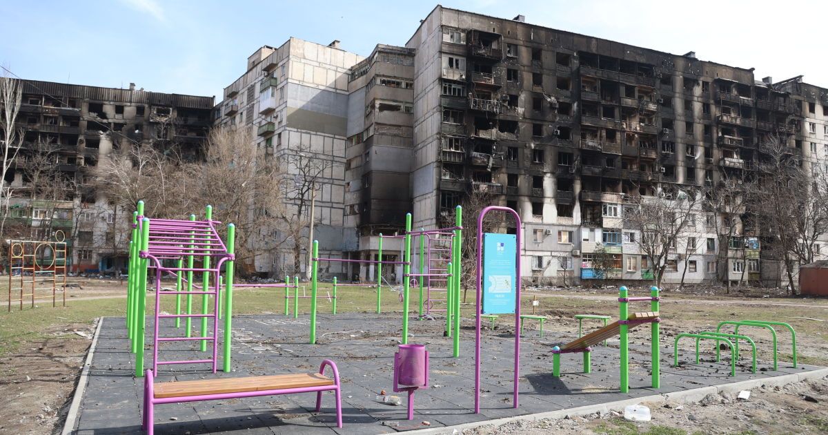 "Допоможіть нам боротися": "Азов" закликав забрати дітей з Маріуполя (відео)