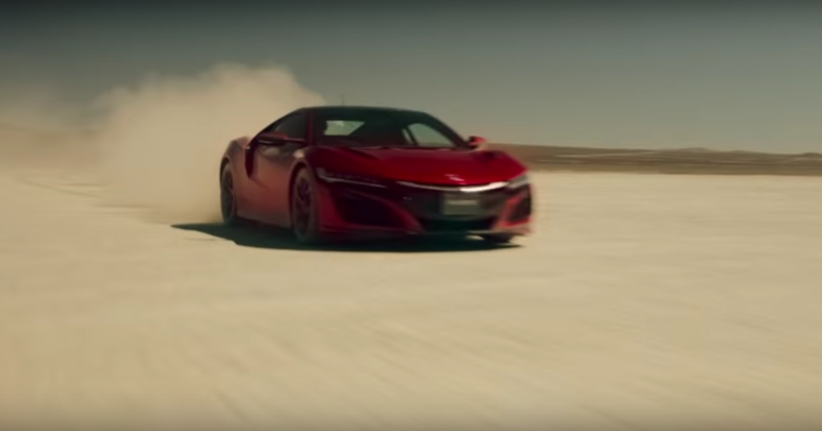 Honda NSX "нарисовал" гигантский рисунок (Видео)
