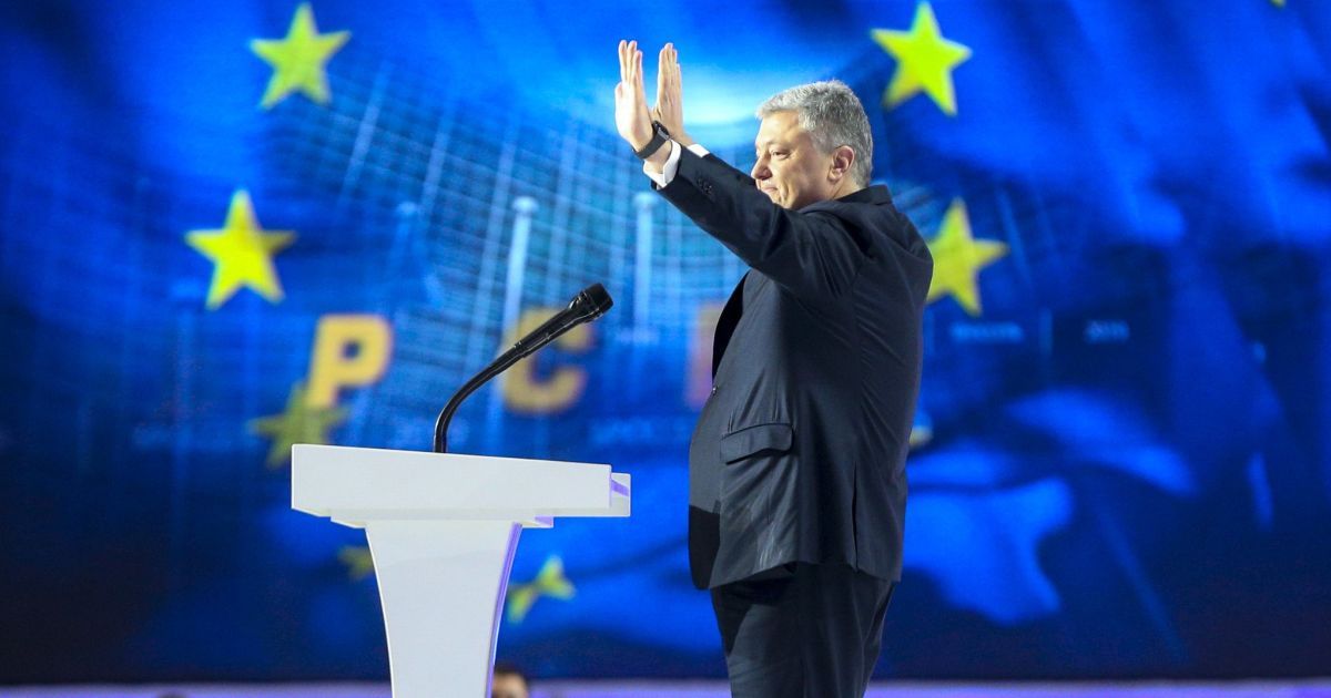 Порошенко объявил, что идет на президентские выборы