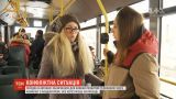 Кондуктор і пасажирка з дитиною зчинили бійку в київському автобусі