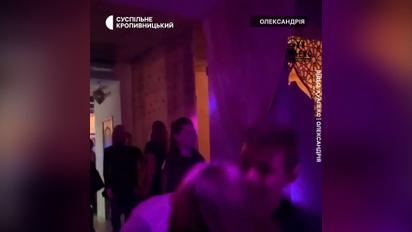 В Кировоградской области посетители кафе развлекались под русскую"Калинку-малинку"