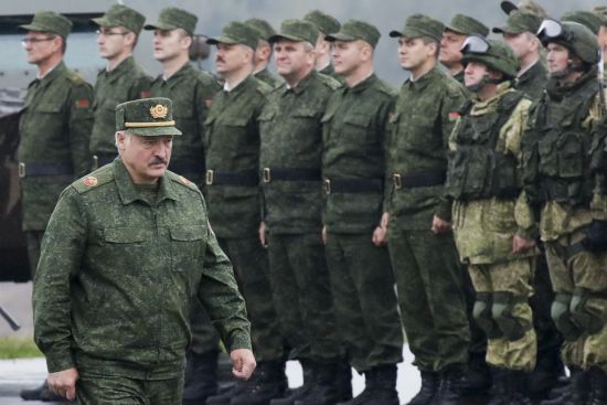Чи "прибере" Росія Лукашенка і чи вступить Білорусь у війну: експерт оцінив розвиток подій