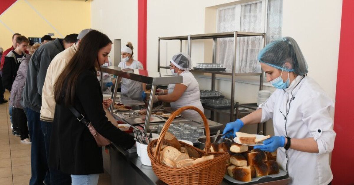 В Луцьку від початку війни переселенцям видали 180 тисяч гарячих обідів