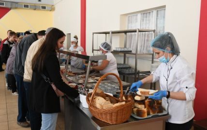 В Луцьку від початку війни переселенцям видали 180 тисяч гарячих обідів